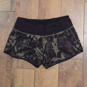 Lululemon Run Times Shorts Size 6 camo